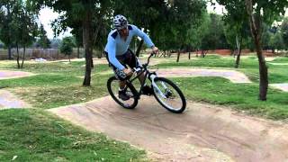 How to ride pumptrack  mountain biking skills [upl. by Aratnahs]