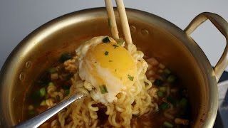 How to make Korean ramyeon Ramyeon 라면 aka ramen [upl. by Auhs295]